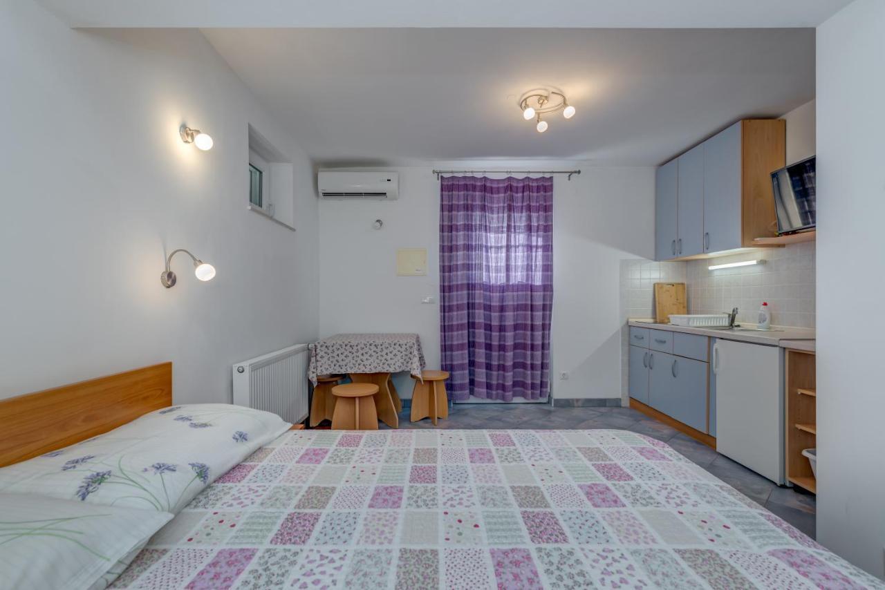 Pikolo Omis Apartment *