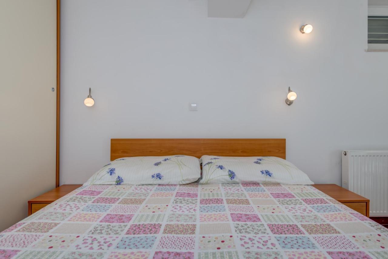 Pikolo Omis Apartment Tice