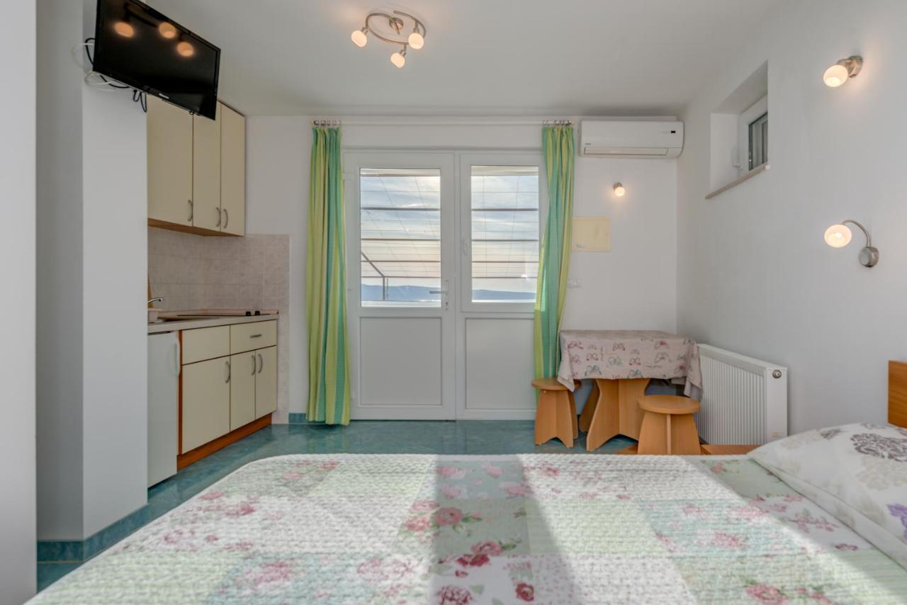 Apartment Pikolo Omis Tice