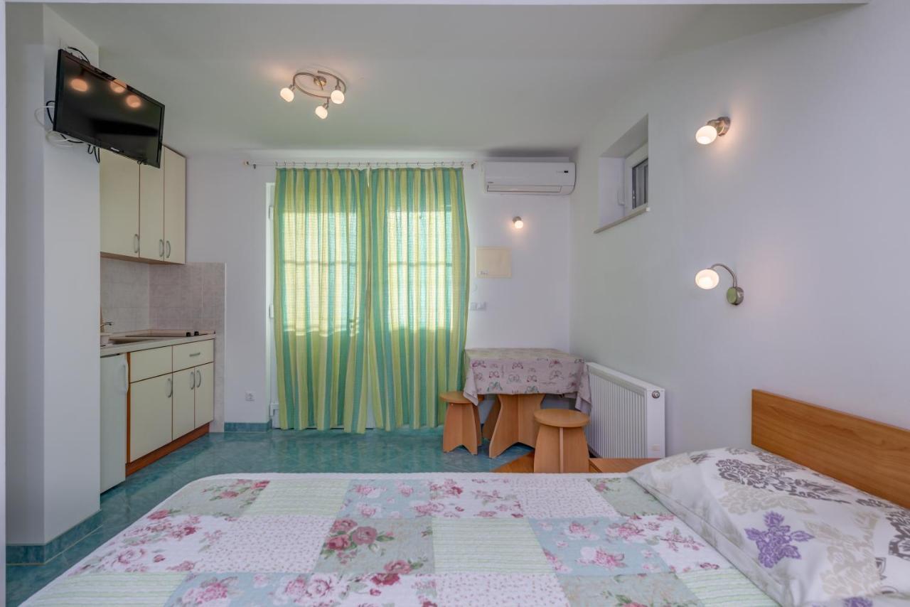 Pikolo Omis Apartment Tice